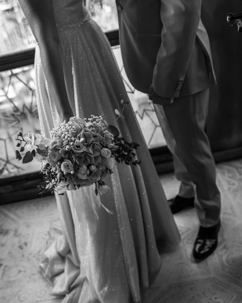 Matrimonio civile a Venezia con dettagli eleganti e bouquet