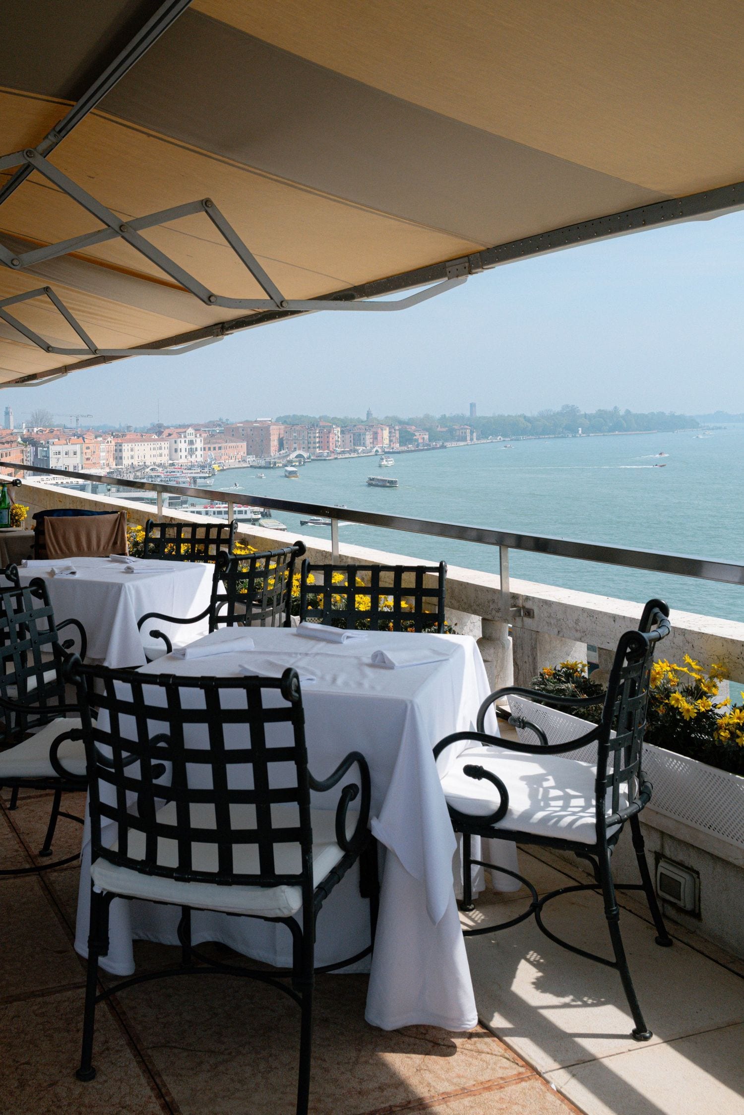 Terrazza dell'Hotel Danieli affacciata sulla laguna di Venezia