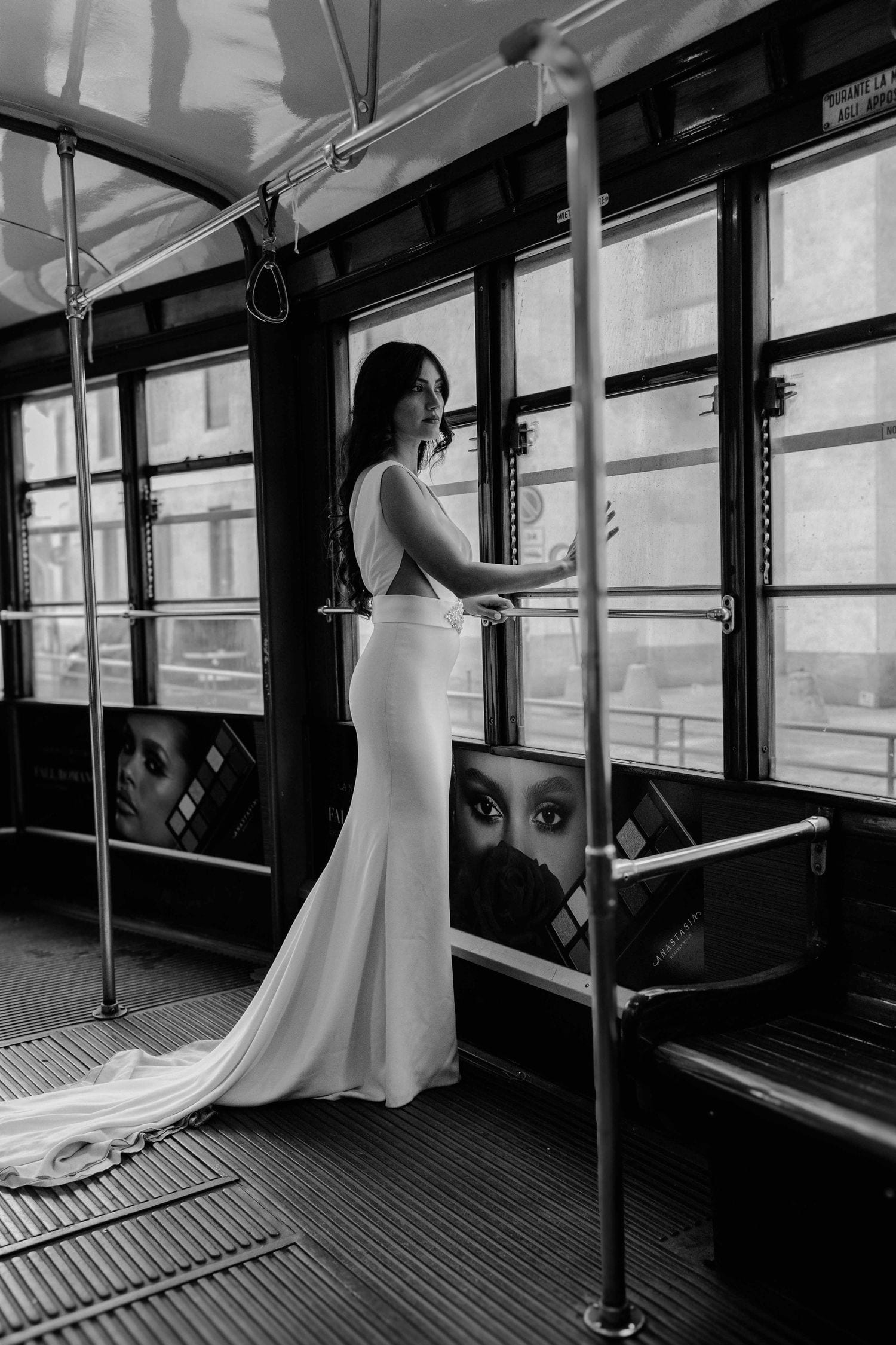 Fashion-inspired bridal portrait closing the Milan couple shoot